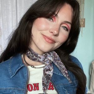 Meet your Posher, Caley